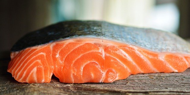 Pavé de saumon aux girolles