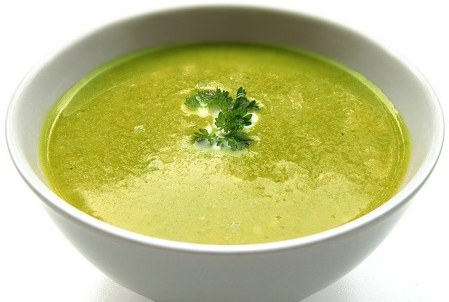 Gaspacho de petits pois et menthe fraîche